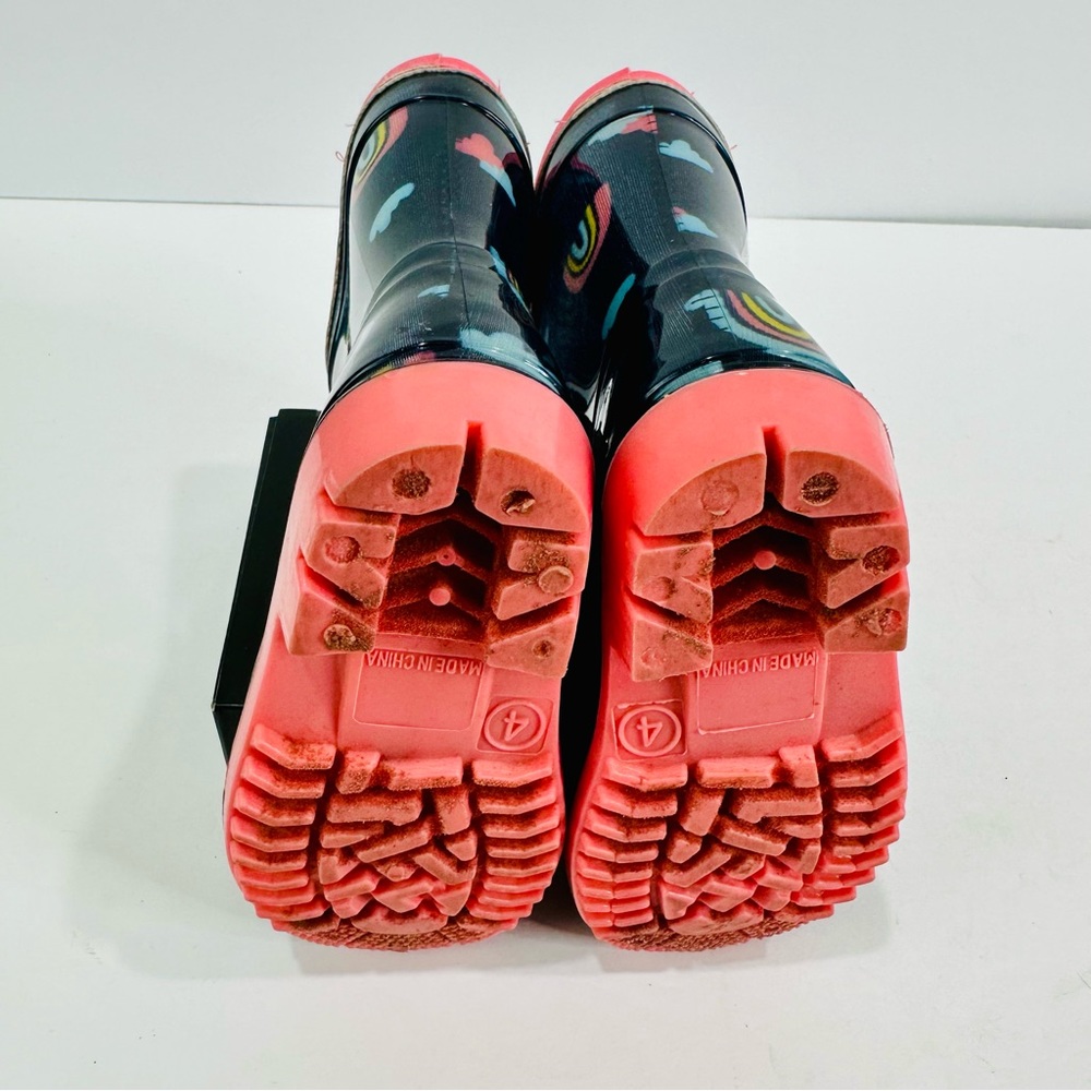 🩷 CARTER’S SIZE 4M RAINBOOTS GREAT CONDITION RAINBOW 🌈 CLOUDS DESIGN NAVY BLUE - Picture 10 of 11